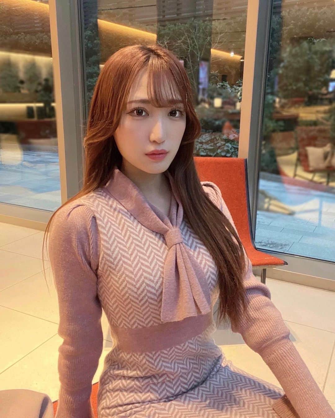 のインスタグラム：「᯽ 🐈🐈 . . . . . . #原かれん #かれんたん #nmb48 #ぴろぴろ #idol  #茶髪ロング  #dazzlin #ダズリン #ダズリンコーデ #コートコーデ #コート #今日のコーデ #ぴろコーデ #冬コーデ  #くびれ作り #아이돌　#ootd #오오티디 #팔로우  #좋아요 #01 #일본　#女子力委員長 #みんなのレディコーデ #心斎橋 #なんば #오사카　#梅田 #お姉さんコーデ」