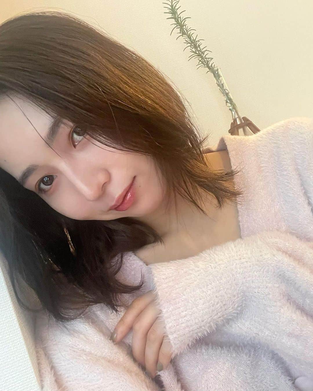 傳谷英里香のインスタグラム：「. 本日もお疲れ様でした🌃 ⁡ 精油の香りって本当に癒される🌿 スキンケアでも取り入れ始めて 香りと共に大きく深呼吸して 気持ちを落ち着かせている🌖 ⁡ #threecosmetics #THREEBALANCING #pr」