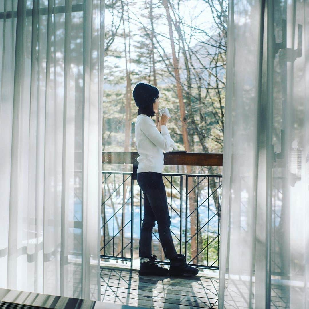 Naokoさんのインスタグラム写真 - (NaokoInstagram)「Love windows❤️ @anahiresortkuroyon  * 先日滞在したホテルの窓たちがとても綺麗でついつい立ち止まって眺めていることが多かったです🥰  #ihgana  #ihghotels  #AnIHGHotel  #ihg #IHGワンリワーズ #ihgホテル #ホリデイイン #anaホリデイインリゾート信濃大町くろよん #白馬岩岳マウンテンリゾート」2月11日 21時43分 - chiaoking