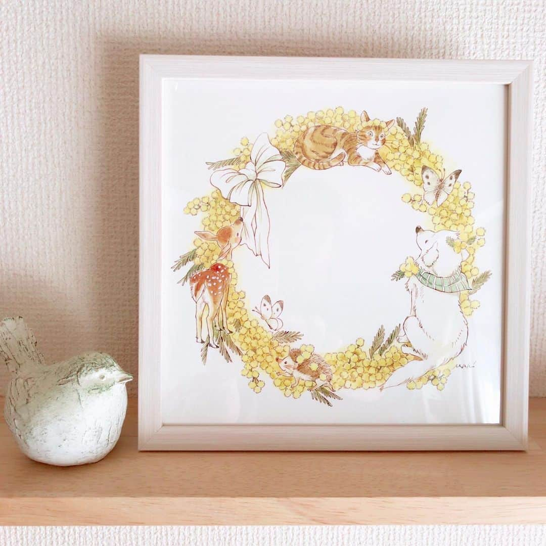 イラストレーター山崎牧子さんのインスタグラム写真 - (イラストレーター山崎牧子Instagram)「Natural Wreath Calendar2023 春のシリーズのリースたちを アートフレームに入れました🌿 原画に近いサイズで存在感もあり、 卓上でも、壁掛けにしても飾って いただけるアートフレームを使用。 お部屋のインテリアとしても お楽しみいただけます🎶 minneに出品しました🌿 よろしければのぞいてみてくださいね。 ＊minneはプロフィールにもリンクしています＊  ＊次回は初夏から夏のシリーズです＊  #リース#アートフレーム#水彩画#花#春#いなとめまきこ#minne#artwork#wreath#illustration#spring#flower」2月11日 21時58分 - makiko.inatome