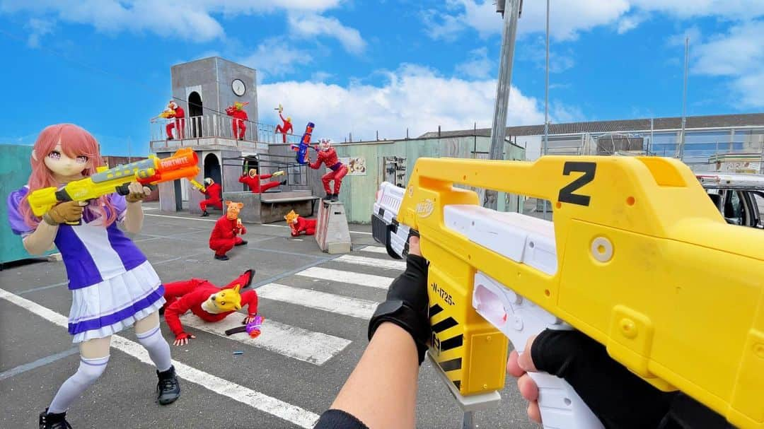 Kamiwaza Trickshotsさんのインスタグラム写真 - (Kamiwaza TrickshotsInstagram)「Nerf War | Amusement Park Battle 27🔫 ナーフ戦争 | PANZAてんしば i:na & Laggoon City RE:2編🔥公開  今回は屋内外で楽しめるアミューズメント施設と市街地型サバゲー施設とのコラボ動画です！！ アスレチックやクライミング、臨場感あふれる市街地フィールドなどで熱きナーフの戦いが繰り広げられております😎🔥  @panzatenshiba  @laggoon_city_re2  お忙しいなか撮影に全面協力して頂き本当にありがとうございました🙏  @kamiwaza.tomo @nari_kamiwaza @hidetorian  #nerf #nerfwar #nerfgun #youtube #panza #panzaてんしばイーナ #laggooncity #ラグーンシティ」2月11日 22時00分 - kamiwazatrickshots