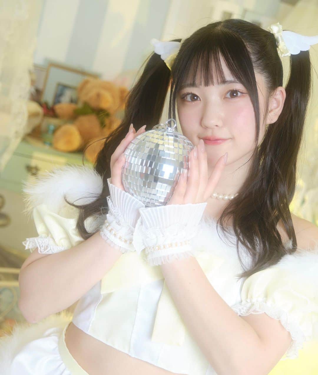 のインスタグラム：「今日は生誕祭でしたっ  みんなの声が心に染みて幸せすぎた、、 いろいろ用意してくれた生誕委員の方々も おめかしして来てくれた女の子達も ののかが好きすぎるそこのあなたも  みんなみんなありがとう！ 大好きです🥹  そして、生誕衣装は @aile.ar さんに作って頂きました！ 異次元に可愛いこの衣装本当に大好きです😭💗  お誕生日生写真は @photo_hrk0215 さんに…♡ とんでもなく可愛く撮って頂きました🥺🥺🥺  ずっと憧れていたお2人の最強タッグで100倍幸せなお誕生日になりました！ ありがとうございました♡」
