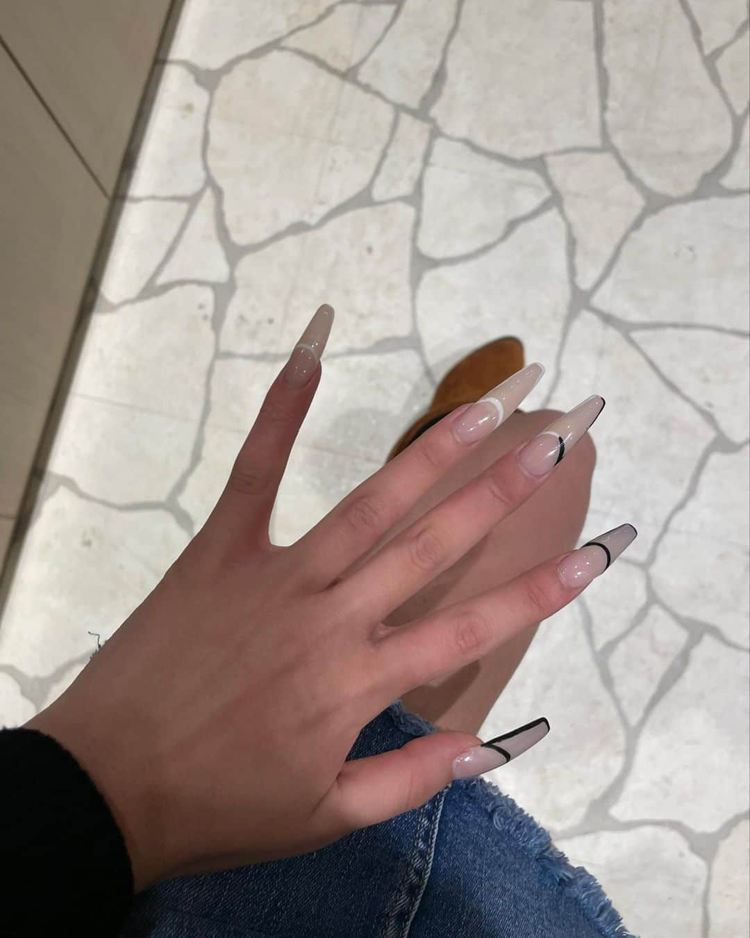 えまぽち(穂波エマ)のインスタグラム：「new💅🤍🖤  #nail」