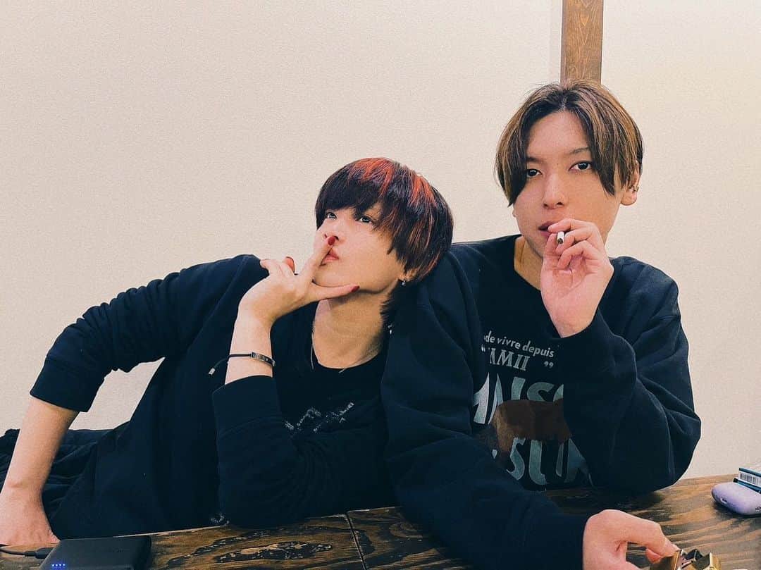 なつめゆうだいのインスタグラム：「なかま、おんな、さけ、」
