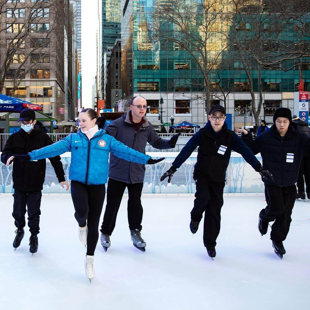 マライア・ベルさんのインスタグラム写真 - (マライア・ベルInstagram)「#sponsored It was an amazing experience working with @specialolympicsny athletes at the @bankofamerica Play It Forward Skating Clinic. I’m incredibly proud to have been a part of it and just wowed by the athletes’ passion and determination. #inspired」2月11日 23時34分 - mariahsk8rbell