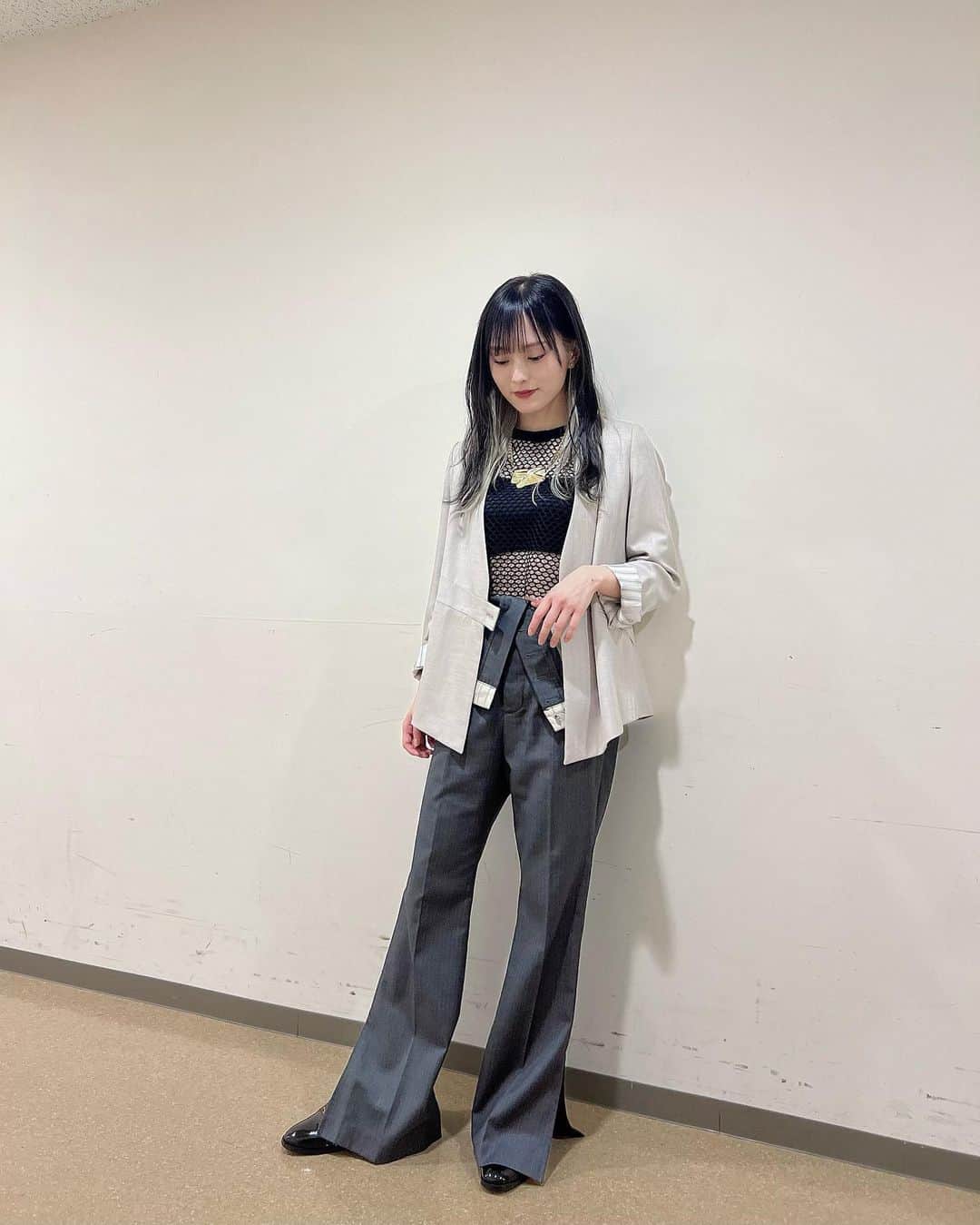 のインスタグラム：「中島みゆきRESPECT LIVE 「#歌縁」 ありがとうございました☺️👠 ⁡ おなか🫣」