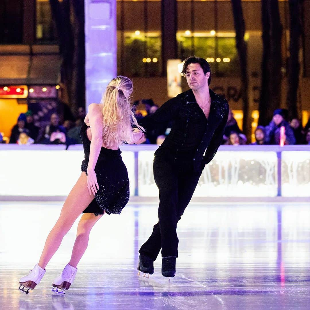 アンドリュー・ポジェさんのインスタグラム写真 - (アンドリュー・ポジェInstagram)「#sponsored @specialolympicsny athletes were amazing on the ice at the @specialolympics Skating Showcase sponsored by @bankofamerica . It was an honour to join them for the night, performing with Kaitlyn @ka2sh . I’ll be inspired forever. #grateful」2月11日 23時56分 - apoje