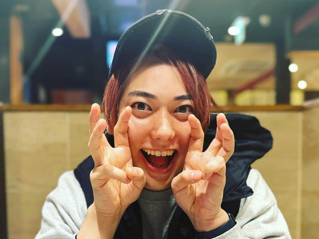 ないとーのインスタグラム：「33歳になりました！！いいねを押すとあなたも誕生日になれます🎂」