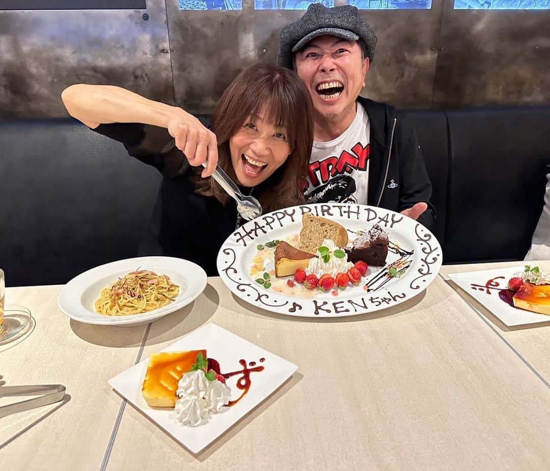 田村直美のインスタグラム：「FCイベント笑顔いっぱい😊嬉 川口SHOCK-ONありがとございました コラボ料理&ドリンクも最高　お店の定番にならないかなーw  ゆれないぷりん🍮サイコーよ❣️ ゆずれない〜から　命名してるので 「ず」をお皿に書き込んでもらってます✌️ サイコーじゃん😊 ちょい硬めのゆれないぷりん🍮美味しかったぁぁ✌️  35周年の間続けてきたみんなの願いを叶える「35個の願い」もかなーり叶えられたし、大人のお泊まり会も計画❣️ elcokingのライブと早めの健ちゃんBD 楽しかったなぁｻﾝｷｭmojost  夜は歌える!J-POP 黄金のヒットパレード見てくれたかな✌️見逃し配信もあります www.nhk.jp/p/ts/MKXRVY8G61/episode/te/5ZK1ML94MW/」
