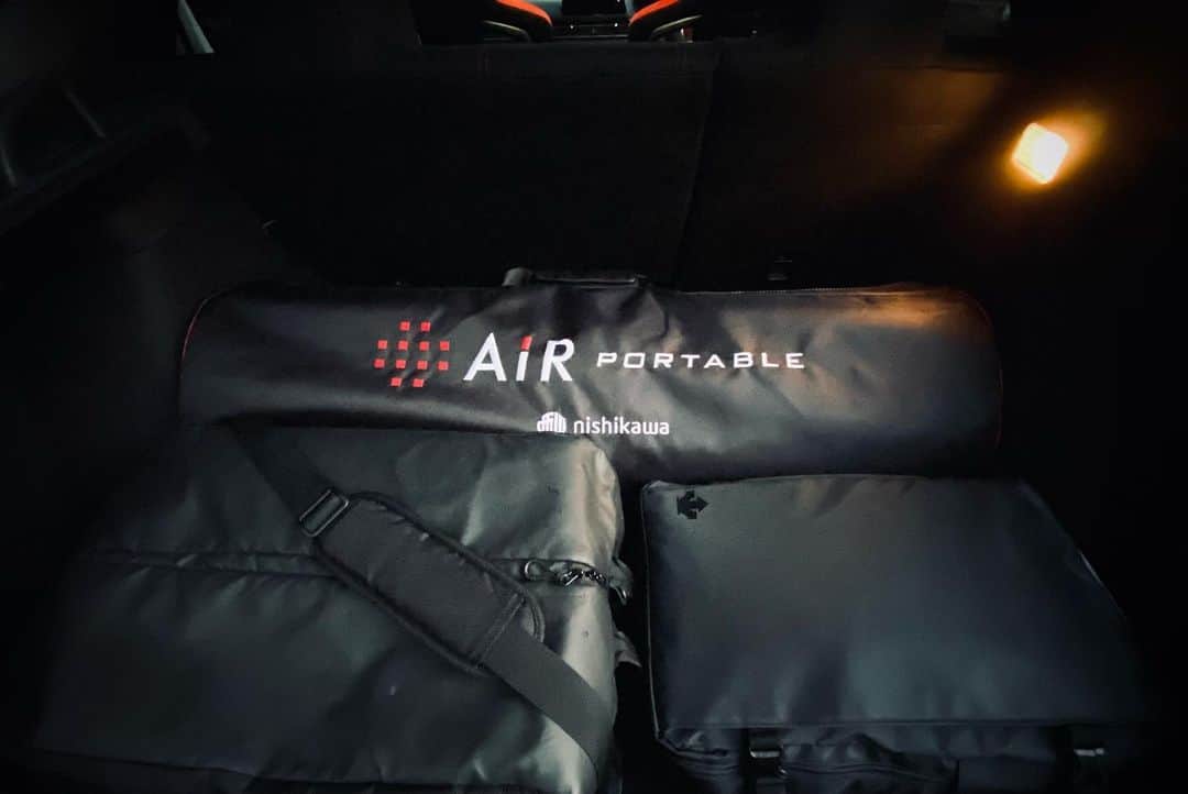 佐藤琢磨さんのインスタグラム写真 - (佐藤琢磨Instagram)「日々お世話になっている西川マットレスさん。長らく愛用してきた #AIRポータブル とは、レースで全米を旅したなぁ。今年は #エアーSl にアップグレード。クルマトランクにもピッタリのサイズで、遠征のテンションも上がります。寝具は本当に大切。  @nishikawa_sleep #西川AIRマットレス #air_sleeptechnology」2月12日 10時33分 - takumasato_official