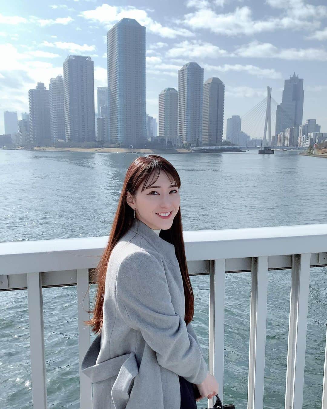 白井ゆかりのインスタグラム：「.. 日差しがあったかい〜☀️ おさんぽが気持ちいい休日です😌  でもね、鼻水とまらない。。笑」
