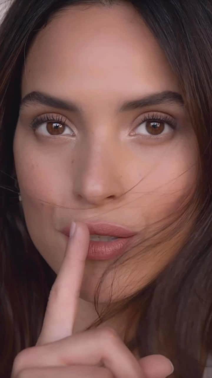 エイドイア・アージョナのインスタグラム：「My forever got to LUMINOUS SILK FOUNDATION @armanibeauty」
