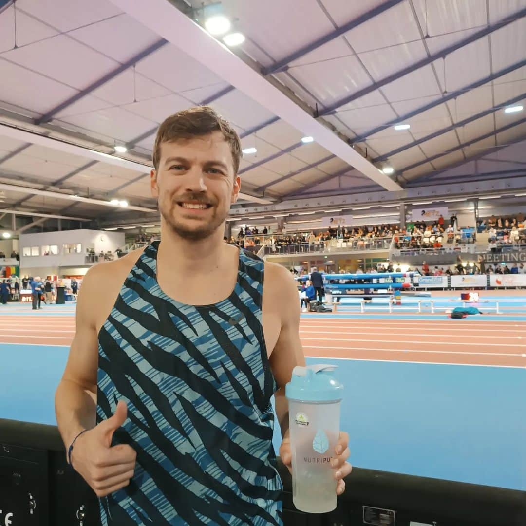 クリストフ・ルメートルのインスタグラム：「Après 2 sorties à Lyon sur 60m et un 200m à Metz, on met fin à la saison en salle. Normalement, ce n'était pas prévu de courir mais mon désir de compétition a pris le dessus. Je me suis autorisé ces sorties malgré que je sois en pleine période de reconstruction avec toute mon organisation et mes entraînements qui ont totalement changé : j'ai repris le sprint à 100% il y'a seulement quelques semaines. On retourne direct au travail pour continuer le processus et être prêt pour cet été.  #asics #nutripure #athletisme #athlete #sprint #sprinteur #saisonindoor #competition #trackandfield #athletics #sprinter #200m #60m #competitor #compete  #metz」