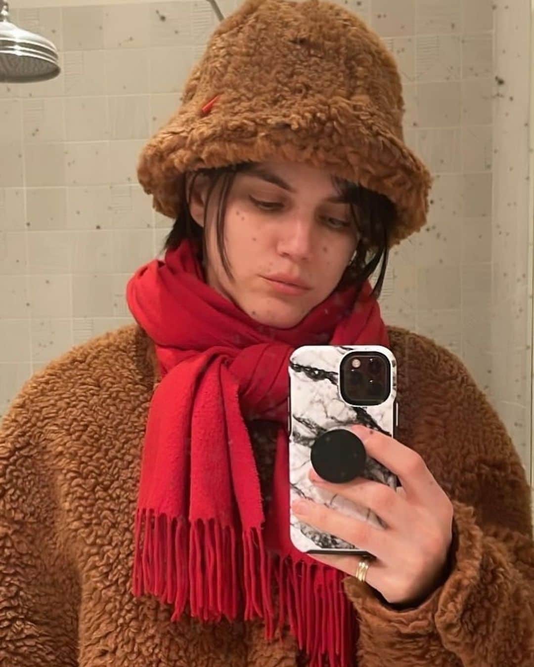 ソーコのインスタグラム：「🧸 🧣 ❄️」