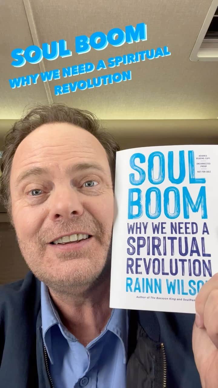 レイン・ウィルソンのインスタグラム：「Time to PRE-ORDER!!! @soulboom (follow me there!) “Why We Need a Spiritual R3volution” :: funny, profound, healing and timely.   I hope.   VISIT LINK IN BIO!!!   Comes out April 25.   TWO options: pre-order and immediately get a FREE DIGITAL DOWNLOAD of the 1st Chapter orrrr —- GET A SIGNED COPY from Barnes and Noble or Premiere Collectables! Time to pre-order this sucker. I worked really hard on it! (that’s what she said.)」