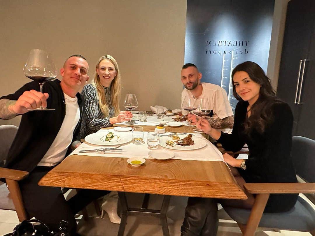 マルセロ・ブロゾビッチのインスタグラム：「Per AMICI! 😍❤️🥂🙏」