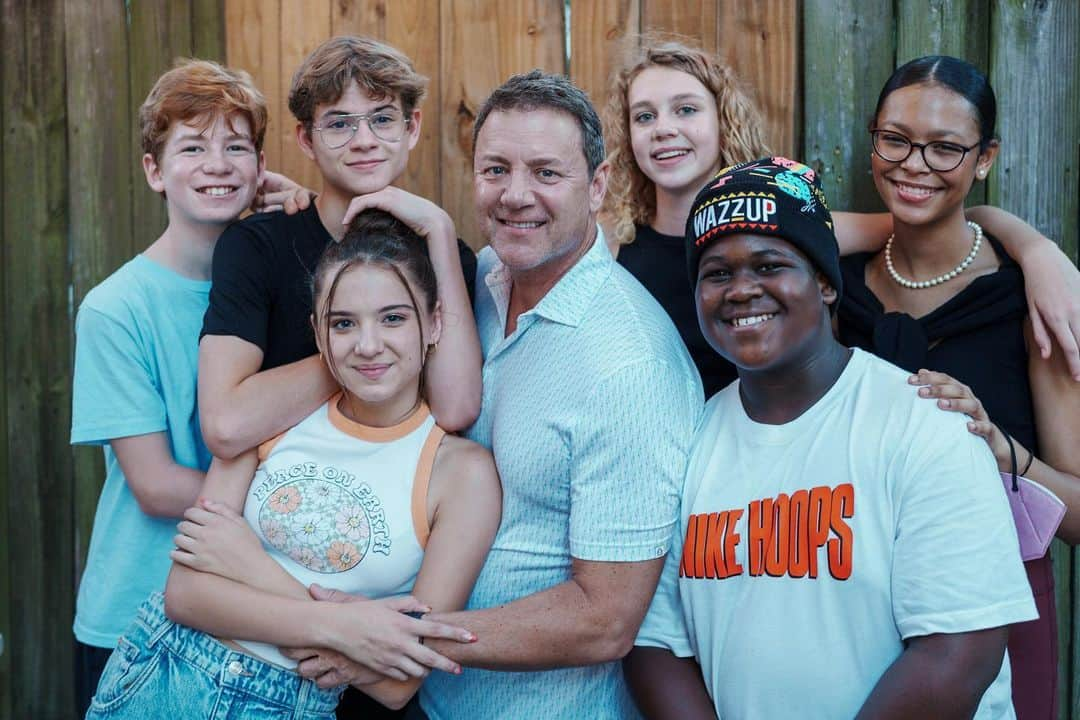 ユージン・バードのインスタグラム：「These adorable knuckleheads (and I guess the other adults and I) return March 24th! I know you miss them. We’re almost back! Definitely the best season yet! #secretsofsulphursprings @disneyplus @disneychannel」