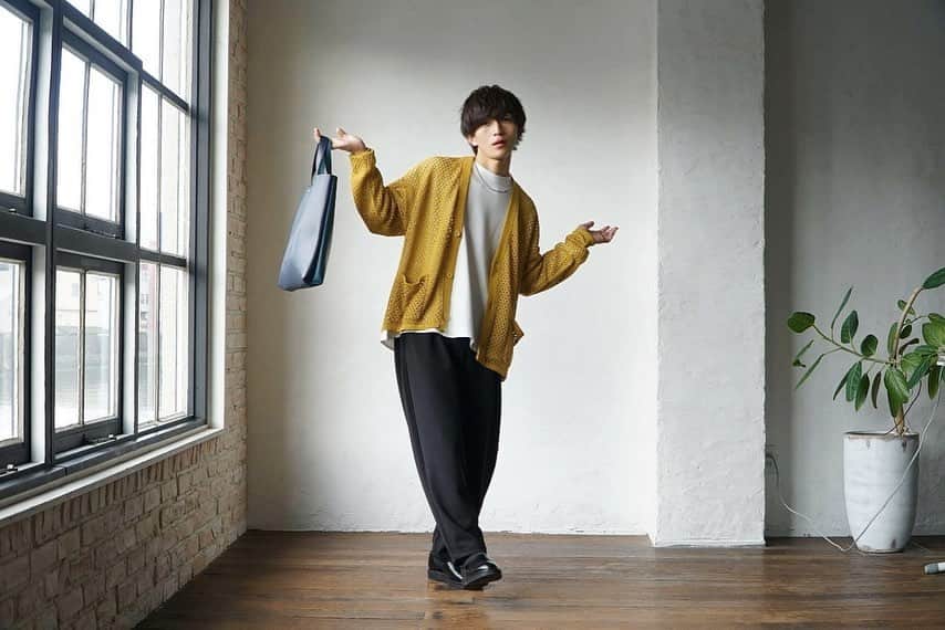 黒崎澪音さんのインスタグラム写真 - (黒崎澪音Instagram)「gm. 最近のファッション🐝 マスタードとか色味あるのも似合う？かも 今春はMinoriTYのカーディガン一択です🧸 今日もきばろ〜  #MinoriTY #21連勤 #fasion  #mensapparel  #like」2月12日 7時22分 - reon_kurosaki