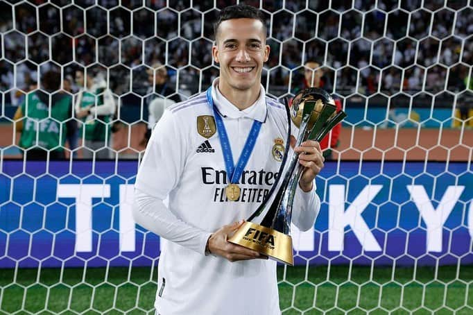 ルーカス・バスケスさんのインスタグラム写真 - (ルーカス・バスケスInstagram)「🏆🙌 @realmadrid  #W8RLDCHAMPIONS」2月12日 8時11分 - lucasvazquez91