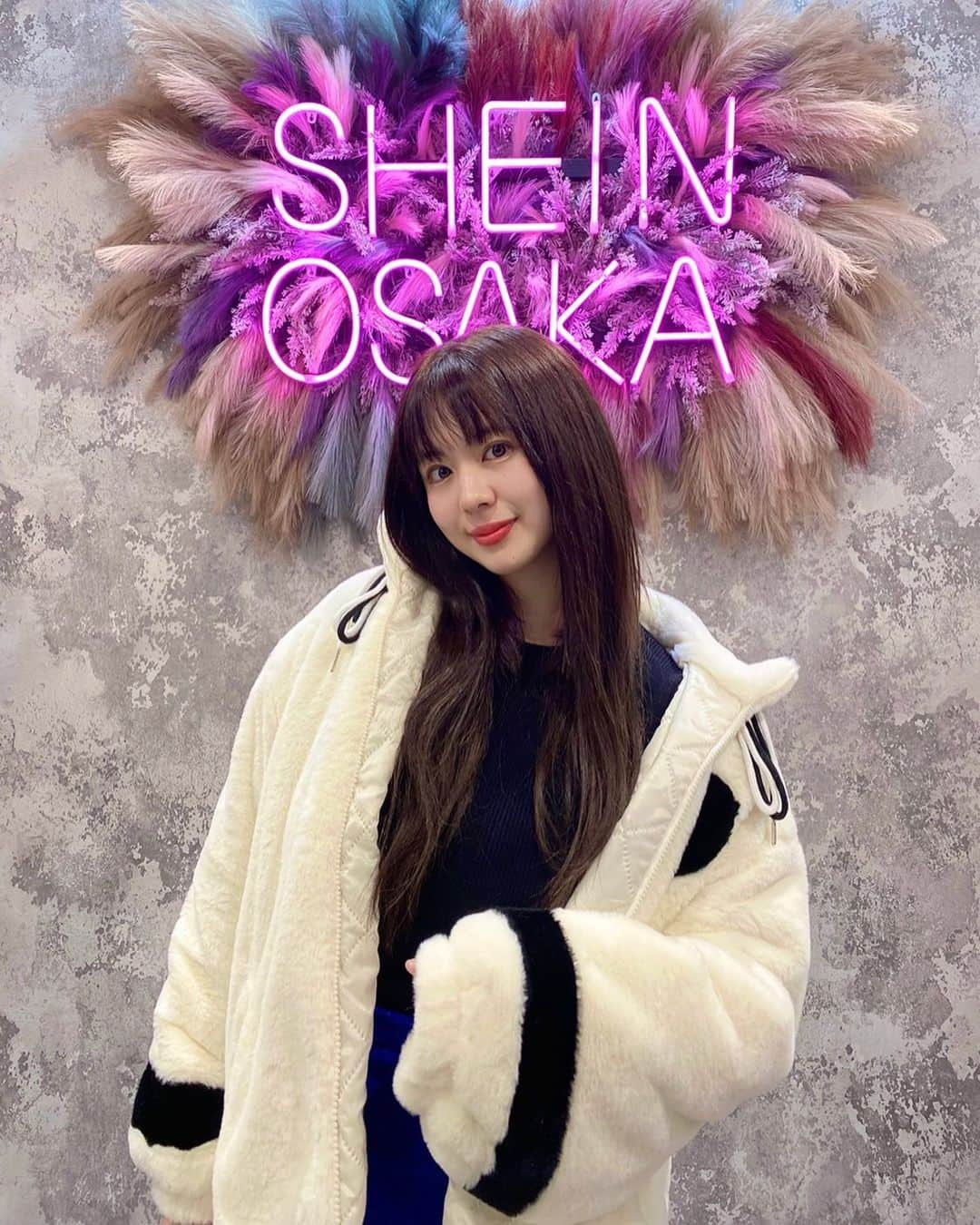 綾瀬りえさんのインスタグラム写真 - (綾瀬りえInstagram)「Good morning ☀️  I went to SHEIN popup 💓 It’s too fashionable,so it is really photogenic on Instagram ！！  There is free gacha which can win  expensive gift card,and if you go there until end of January, you can get credit card 💓I recommend you go there 💓  おはよう☀  SHEIN (@shein_japan )ポップアップに行きました💓店内はおしゃれすぎてまさに、インスタ映え！！  高額ギフトカードが当たる無料ガチャや 1月末までに行くとSHEIN券面のクレカを作れるキャンペーンも実施しているみたいだからぜひ行ってみてね💓  SHEINを超お得に楽しめるクーポンコードはこちらから🛒↓ クーポンコード名：OSAKA23 割引率：0〜5999円 15%オフ，6,000円以上20%オフ 使用可能期間：~23/3/31  \ 大好評につき延長決定!! / SHEIN POPUP OSAKA 概要 開催期限：~2023/3/26 会場：Gビル心斎橋03（大阪府大阪市中央区心斎橋筋一丁目2番14号）  #SHEIN #SHEINコーデ #ファッション #冬コーデ #冬服コーデ #プチプラコーデ #かわいい #インスタ映え #カメラ女子 #コートコーデ #shein #shein購入品 #ootd #instagood  #SHEINPOPUPOSAKA #sheinpopup」2月12日 8時51分 - ayase1013rie