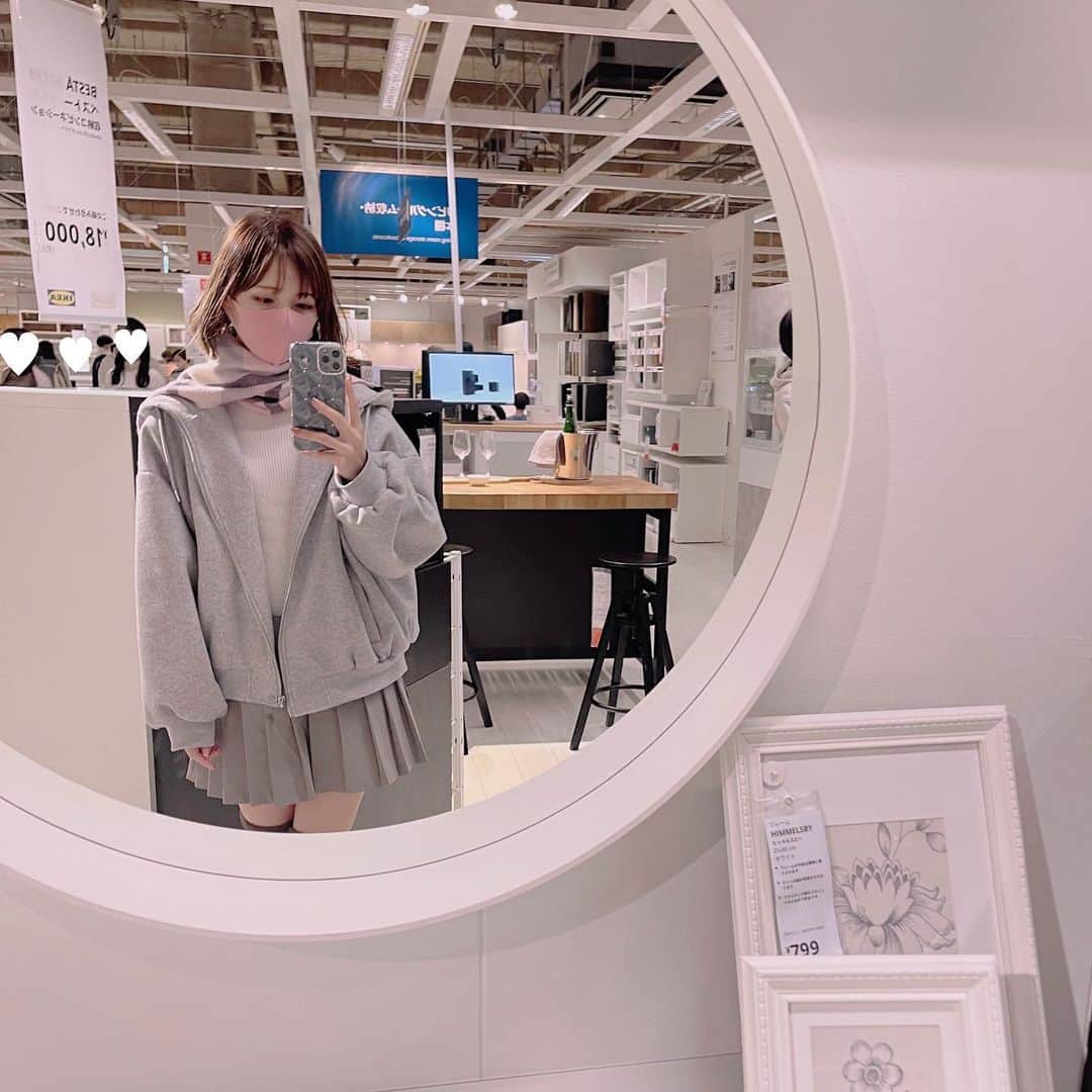 のインスタグラム：「IKEA行ってきた この鏡かわいかったな( *˙ ˙* )♡  コーデはグレーまとめで カジュアルなかんじでしたん  #lkea #鏡 #outfit #春コーデ #zara #zaraoutfit #zaraコーデ #ikeajapan  #カジュアルガーリー」