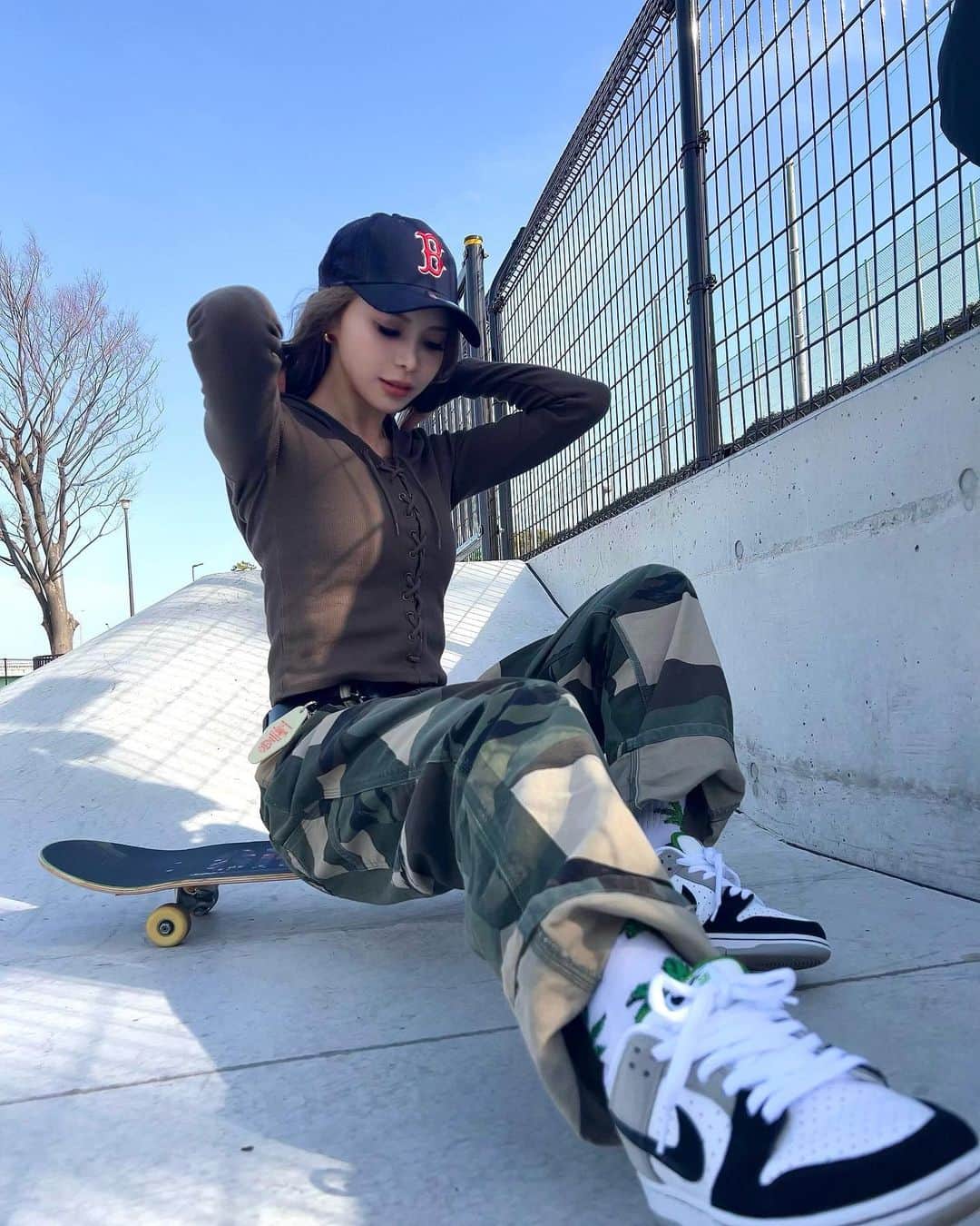 蘭のインスタグラム：「🤎 @egoist_official   📸 @shino_kmc  #skatergirl#skate#skatelife#element#womendoskate#ootd#skatergirlstyle#skateboardingisfun#outfit#skatestyle」