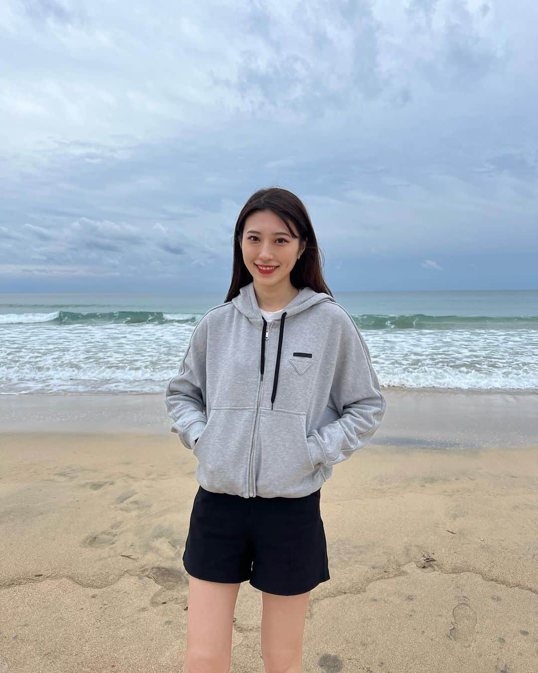 小山莉奈のインスタグラム：「🦢🏹💞 . #오오티디 #오오티디룩 #오오티디패션 #패션 #패션스타그램 #패션코디 #데이리룩 #카페 #카페스타그램 #일상 #일상스타그램 #일상 #일상스타그램 #일본 #ootd #daily #dailylook #prada #冬コーデ #冬服コーデ」