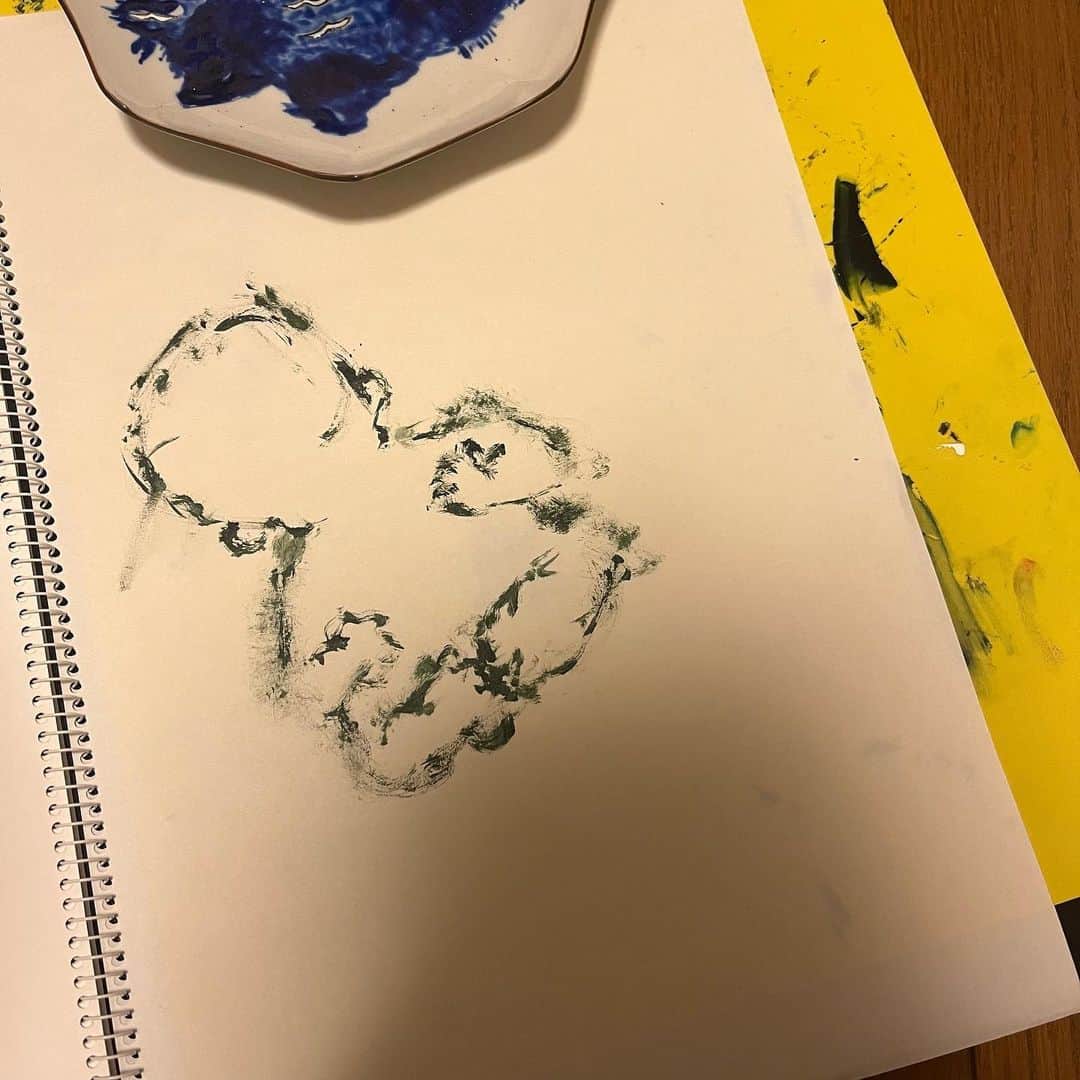 江原杏樹のインスタグラム：「頭重たいんだろうな。。　#姪っ子」