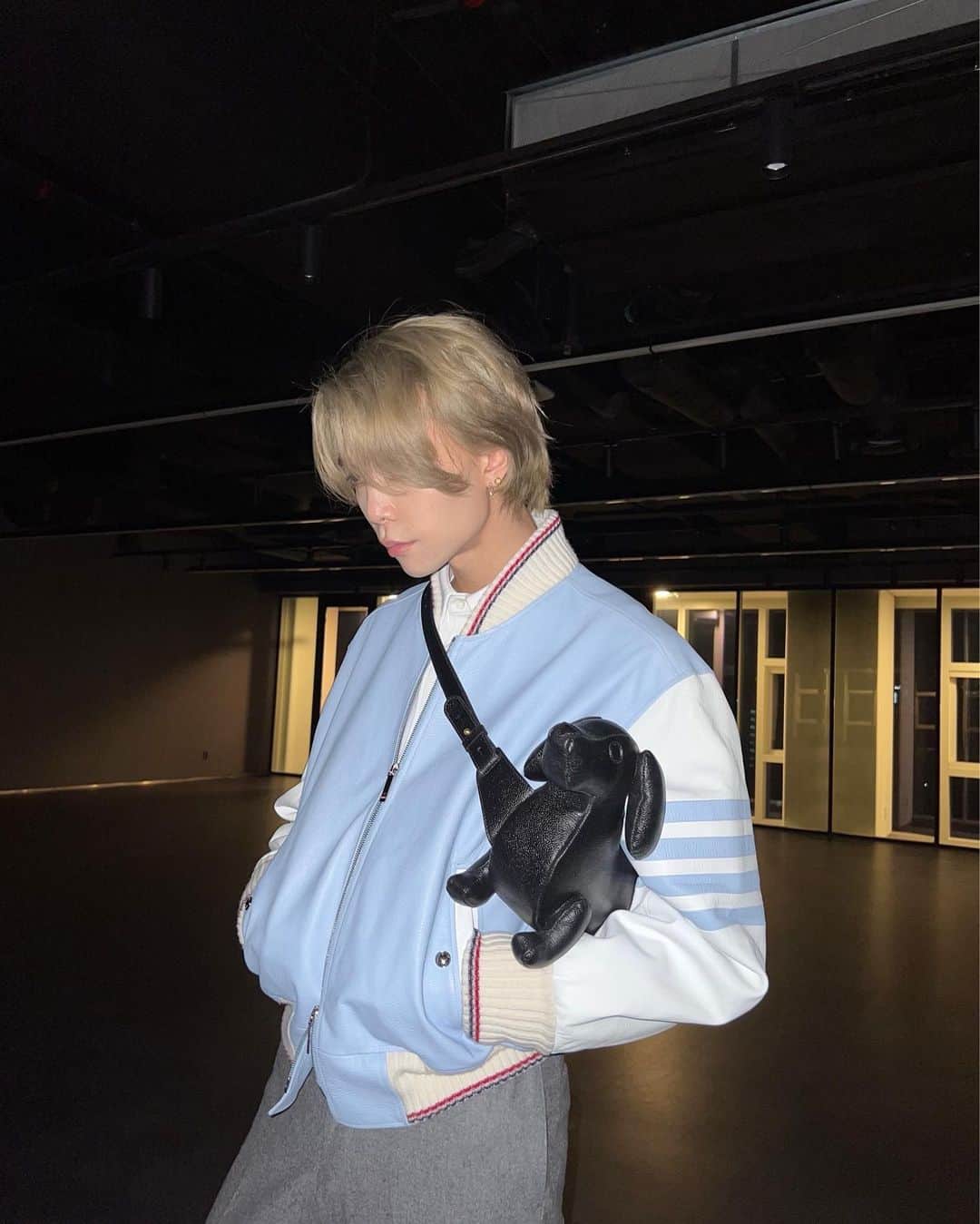 ジャニーのインスタグラム：「🗽🕴️  @thombrowne」