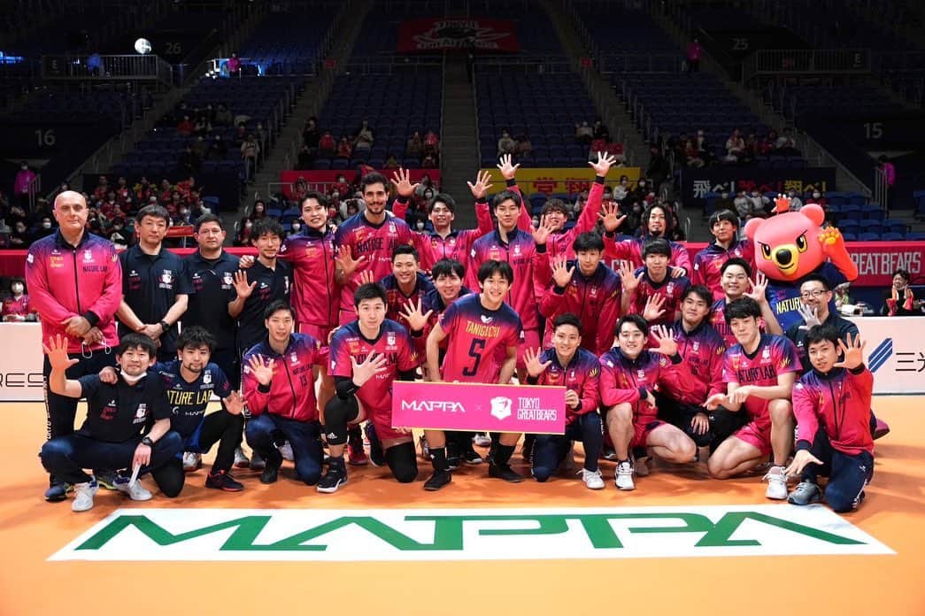 平田亮介のインスタグラム：「有明ホームゲーム2連勝⭐️⭐️ ホームで勝利、最高です！ 応援ありがとうございました😊  来週も引き続き応援よろしくお願いします🤲  #東京グレートベアーズ #グレベア #MAPPA #ネイチャーラボ #マキマさん  #volleyball」