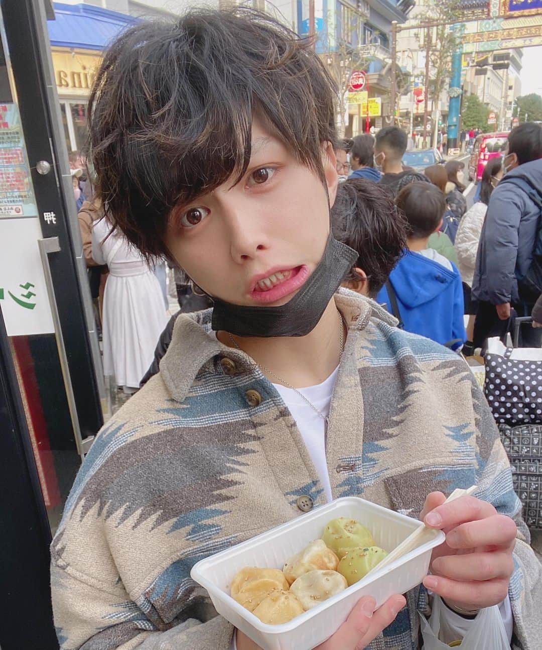 若槇太志郎さんのインスタグラム写真 - (若槇太志郎Instagram)「胃もたれしてるけど 幸せの味しました。 小籠包12個食べました。 ほかにもいろいろ食べたけど苦しくて覚えてないわw #元町中華街 #小籠包　#食べ歩き」2月12日 20時46分 - taishiro.wakamaki.official