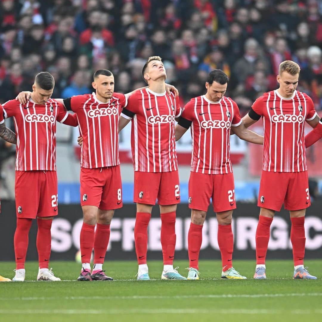 マティアス・ギンターのインスタグラム：「⏩📸 story of a derby win 😋 #team #hartesstückarbeit #schönensonntag」