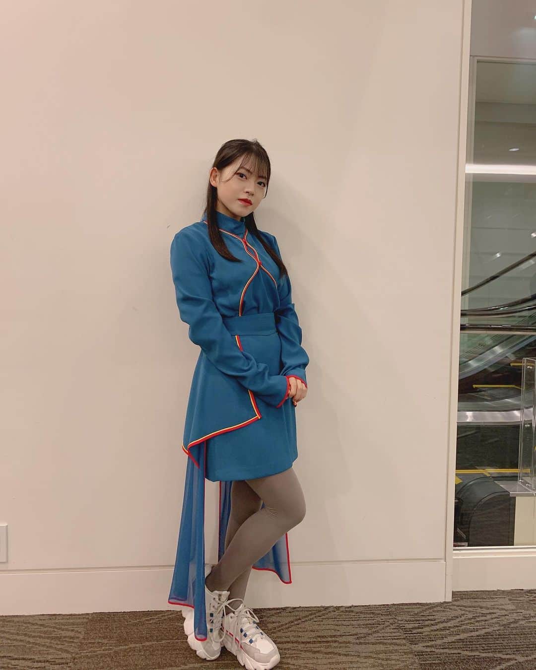 高岡薫のインスタグラム：「オンラインお話し会ありがとうございました✨今日はPerfume Closetさんのお洋服をきました🥰🥰  #オンラインお話し会 #ありがとうございました #perfumecloset #perfume #prfm #clingcling #ハーフアップ #厚底スニーカー」