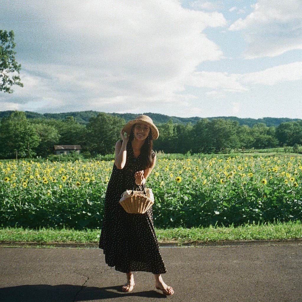 荒谷江莉香のインスタグラム：「. Film先生花ちゃん 📷👒🌻」