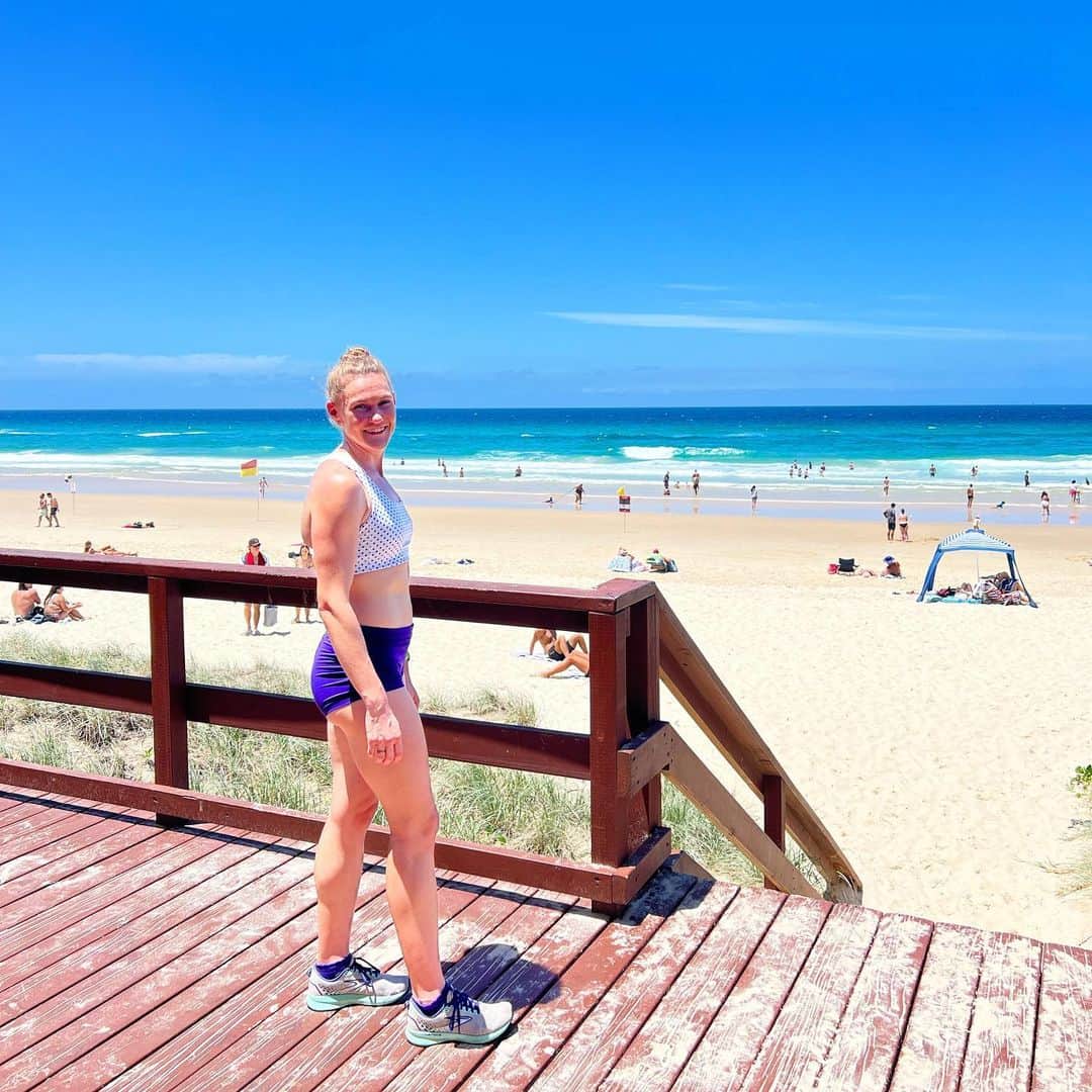 ケイトリン・サージェント・ジョーンズのインスタグラム：「Summer is all about sunshine and saltwater 💙」