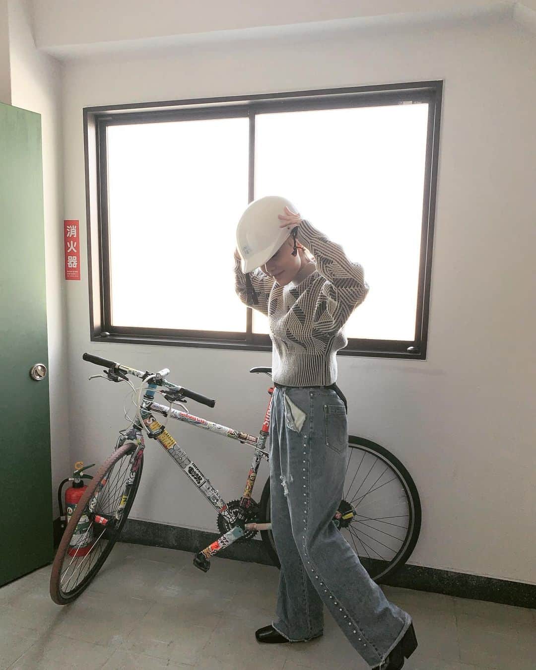 UCARY & THE VALENTINEさんのインスタグラム写真 - (UCARY & THE VALENTINEInstagram)「そして靴ですが、珍しくショートブーツ！こちら柔らかくてヒールも全然痛くならず、履き心地最高、爆走できます。おすすめです🧐👍⭐️♥️  @untishold 🧡」2月12日 14時51分 - ucary_valentine