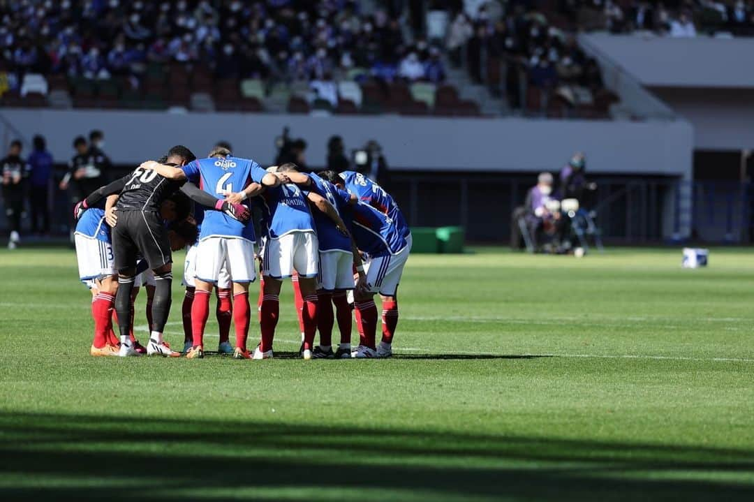 畠中槙之輔さんのインスタグラム写真 - (畠中槙之輔Instagram)「_ まずは１つ🏆🔵⚪️🔴 #marinosfamily #fmarinos #横浜Fマリノス #newbalance #ZAMST」2月12日 15時37分 - hatanaka_shinnosuke