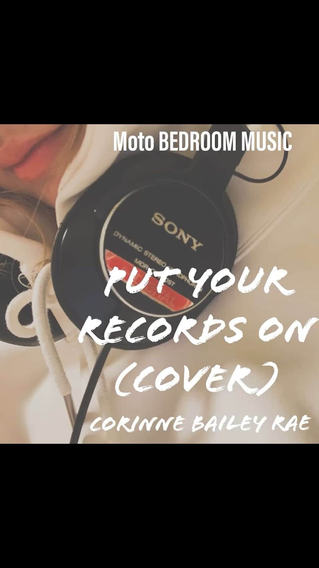 motoのインスタグラム：「Put Your Records On / CORINNE BAILEY RAE まだまだですが、ギターを練習している大好きな曲です。 Youtubeにフルバージョンアップしましたので、宜しければ是非お聴き下さい。 タンバリンも何年振りに鳴らしました🤗 ◎YOUTUBE◎ チャンネル名→Moto music #guitar #sing #cover #corinnebaileyrae」