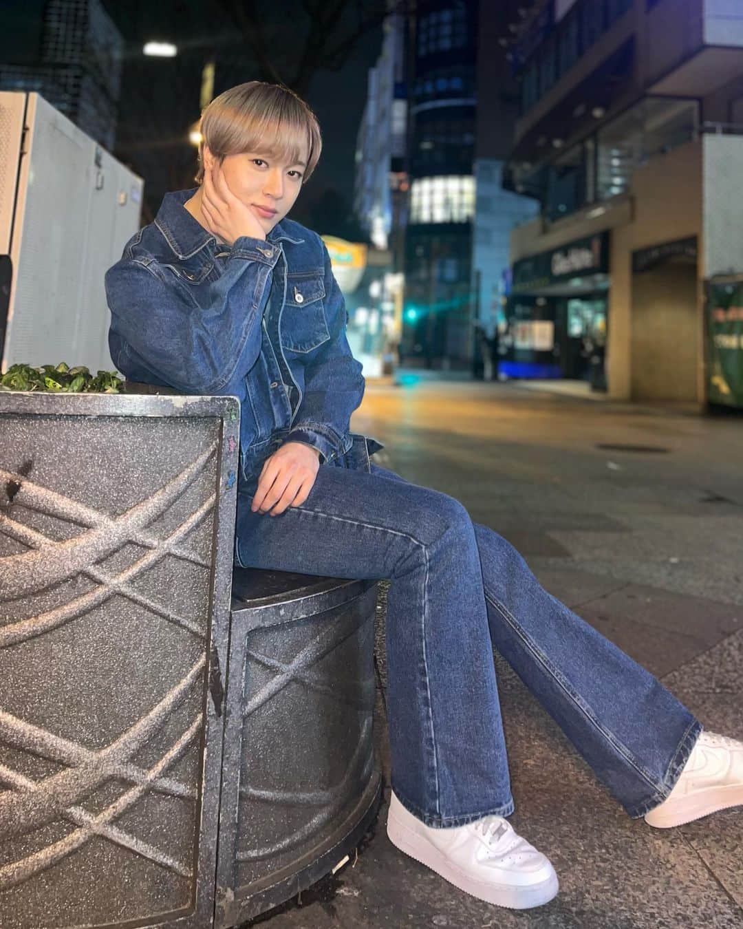 内海大輔のインスタグラム：「デニムセットアップ🙌🏻 無茶苦茶お気に入り。  #内海大輔#デニムセットアップ」