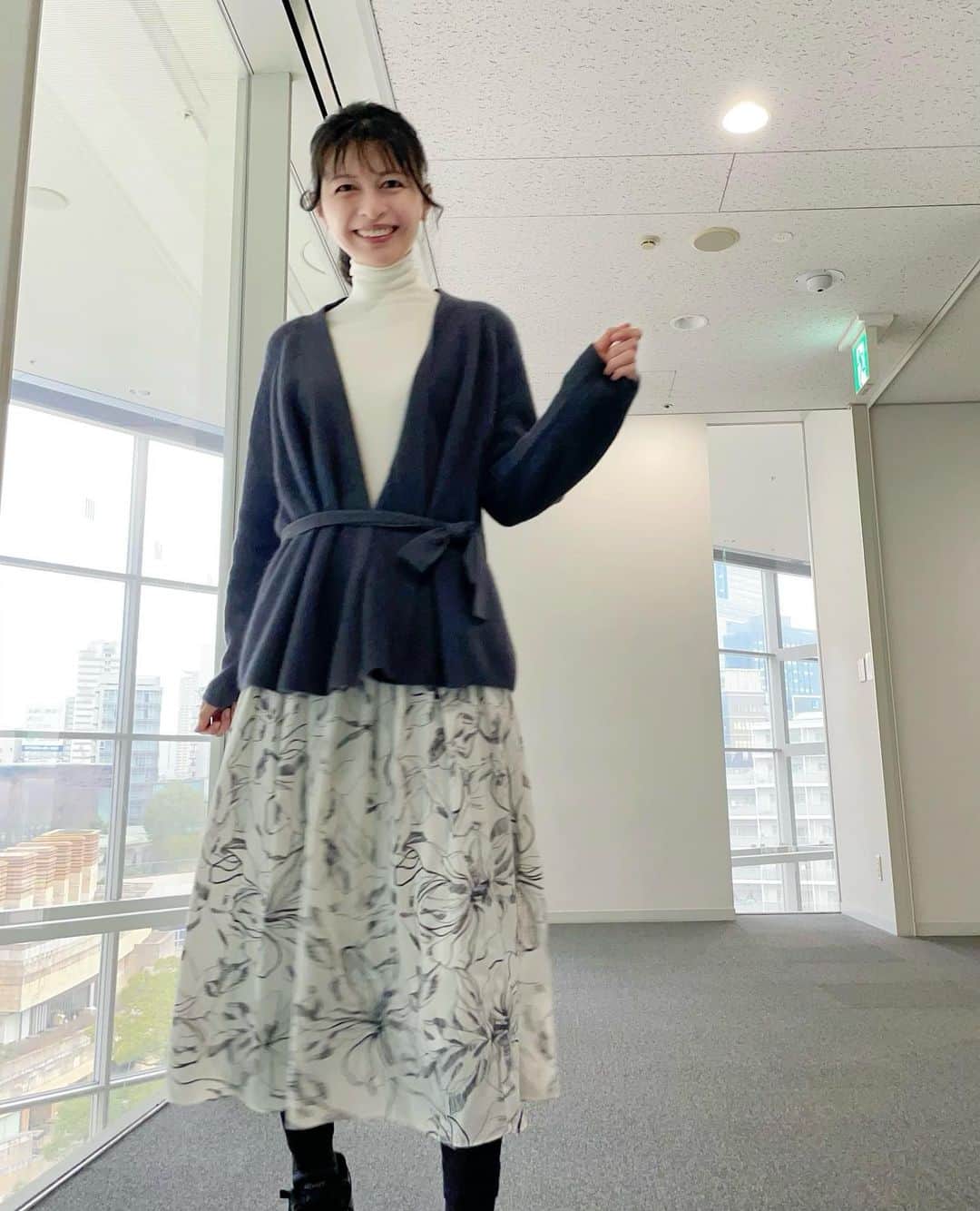 のインスタグラム：「今朝もサンデーLIVEをご覧いただきありがとうございました😊  今日は気温が上がって桜が咲く頃の暖かな陽気になるところが多くなります🌸  早くもむずむずむずむず…👃💦と感じはじめている方も多いと思いますが(私も鼻水がツーっと伝い、目もカイカイです😵‍💫)  今日の花粉は全国各地「少ない」予想です🌳少ない！飛んでない！大丈夫！！と体に思い込ませて本格飛散までは気持ち(気合い)で乗り越えましょう👊🤢💥  素敵な日曜日をお過ごしください😛♡」
