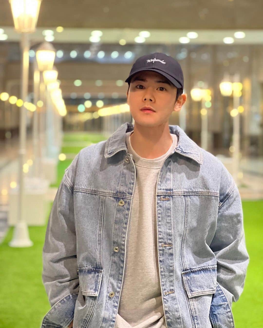 キム・ドンジュンのインスタグラム：「올해도 생일 축하해주셔서 감사합니다.   데뷔와 함께 맞이한 10대의 생일, 열심히 활동하며 맞은 20대의 생일,  군대에서 보낸 생일까지   저의 어제와 오늘에 여러분들께서  알려주시고 느끼게 해주신 감사한 마음 잊지 않고  더 열심히 그리고 꾸준한 마음으로 나아가 보겠습니다.  다시한번 축하 해주셔서 진심으로 감사드립니다.」
