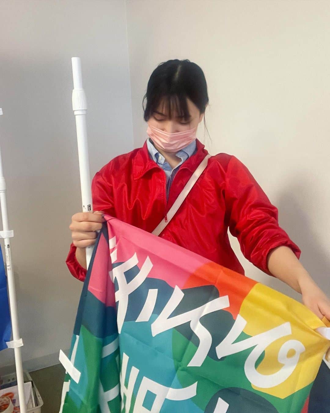 白石香さんのインスタグラム写真 - (白石香Instagram)「今日は集会！！ 今朝、ほかの政党さんも集会とか演説会をされてるのを見て👀 あー、選挙だなあって思った😂 「あー、選挙だなあ」 ってみんな思うのかな？  もう小学生の頃から染み付いてるから思うだけなのかな。  みんな自分ごとになるといいね！！ 今年の4月は全国で統一地方選挙ですよん🎶  市議さんとか県議さんとかを決める選挙をせーのでするの。 一緒にしちゃった方がきっと整理しやすい..のかな？ みんなの関心も集めやすいしね！  投票率上がりますように！🙏🙏  #今治 #今治市 #西条 #西条市 #新居浜 #新居浜市 #四国中央 #四国中央市 #愛媛県 #衆議院議員 #国会議員 #国会議員の娘 #白石洋一 #白石よういち #西条　#伊予西条　#西条市　 #愛媛県議選　#地方統一選」2月12日 16時32分 - shiraishikaori5541