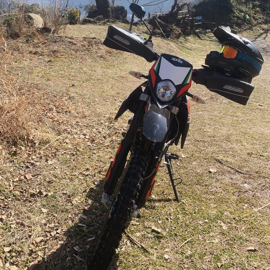 伊阪達也さんのインスタグラム写真 - (伊阪達也Instagram)「たつやは新しいバイクを手に入れた 山の頂上は色んな短波放送が入りました。  #ラーツー  #rx125」2月12日 17時07分 - tatsuyawr250x