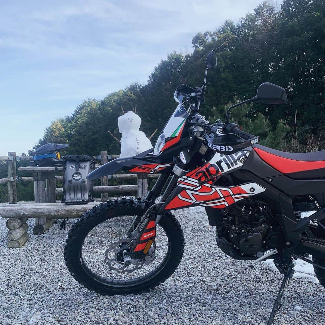 伊阪達也さんのインスタグラム写真 - (伊阪達也Instagram)「たつやは新しいバイクを手に入れた 山の頂上は色んな短波放送が入りました。  #ラーツー  #rx125」2月12日 17時07分 - tatsuyawr250x