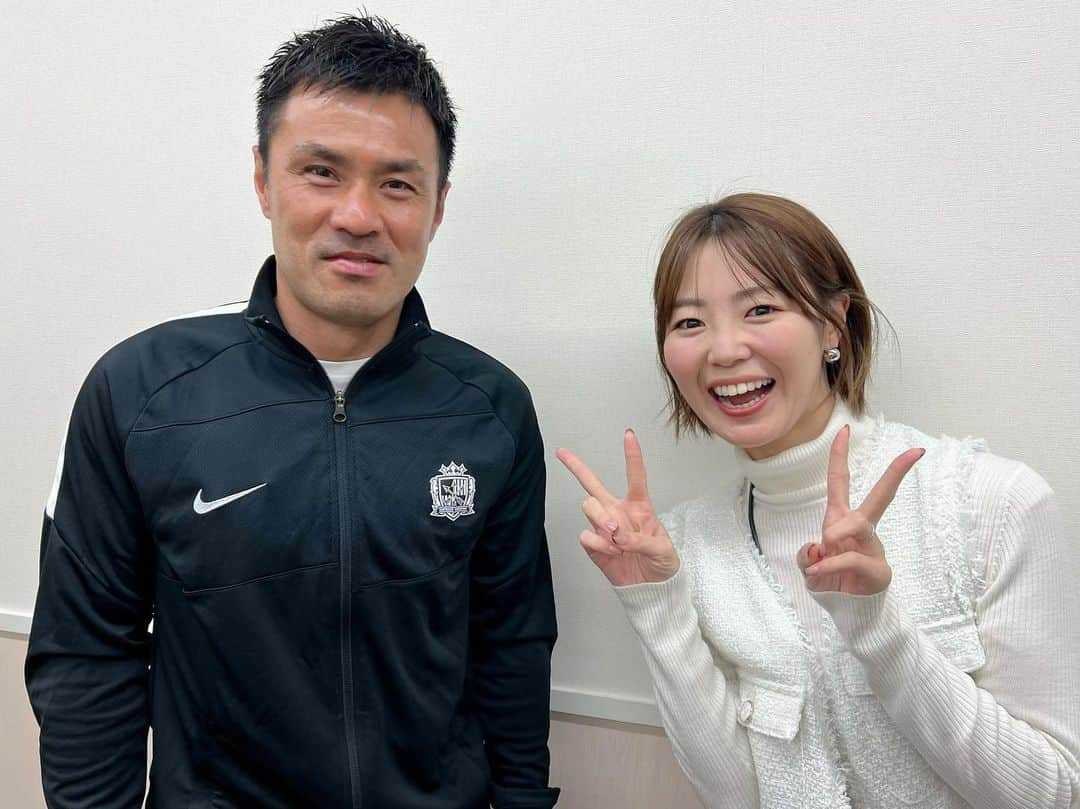 森直美のインスタグラム：「駒野さんに再会✨スポパラでお世話になった駒野さん（サンタ企画などでは本当色々とありがとうございました😁🙏）直接お疲れ様でしたと言えて良かった！静岡の皆さん、駒野さんはお元気で、もちろん変わらずとってもいい人でした☺️  #駒野友一#サンフレ#ジュビロ#森直美#スポパラ#トークショー」