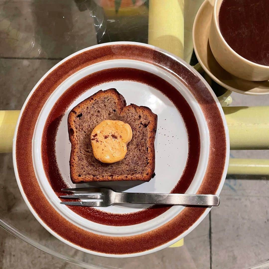 のインスタグラム：「🍌 . 大好きな人と気になっていたお店で…。  Banna bread／with Espresso batter @aboutlifecoffeebrewers  . ほんと話 尽きないよね🫠☕❤ @asuka.kuramochi_official  . . #cafe #aboutlifecoffeebrewers #banancread #yummy」