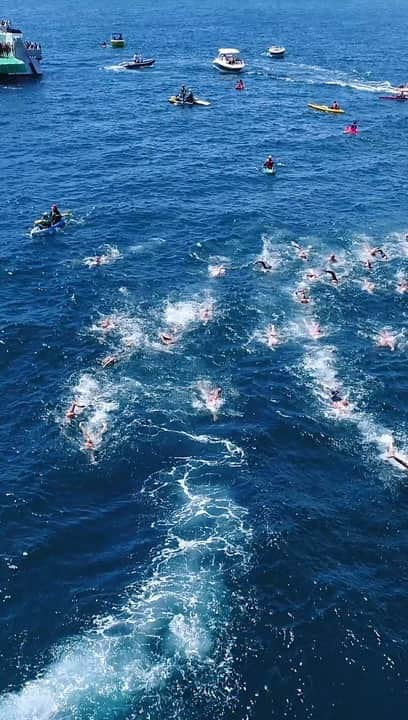 ブロンテ・キャンベルのインスタグラム：「I never thought I’d do any open water races, let alone one battling the elements. New challenges and fun times at the @theripswim  It’s a hectic piece of water, deep, wavy, and hard to navigate. Good to be on the edge of the comfort zone and celebrate with the lovely community that comes with these sorts of races.」