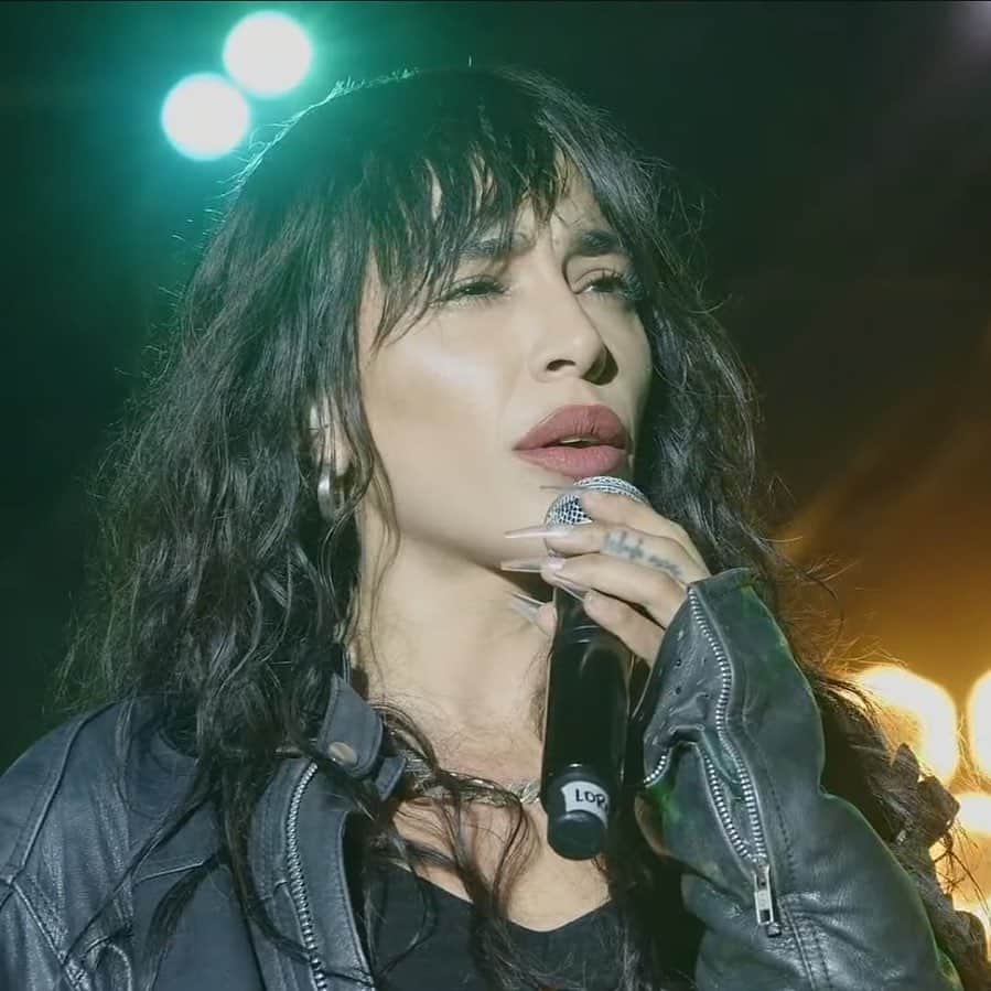 ロリーンのインスタグラム：「Estoy enamorada  #grancanaria #galdar 🎤」