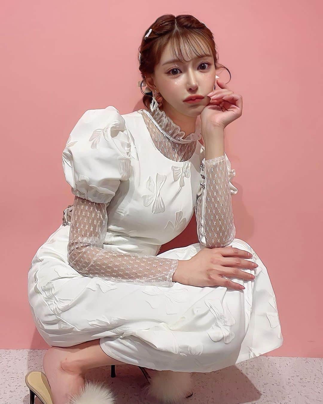 明日花キララのインスタグラム：「あったまから爪先まで全部かわいい  #可愛いコーデ @kisshada_official  @newme_shinjuku」