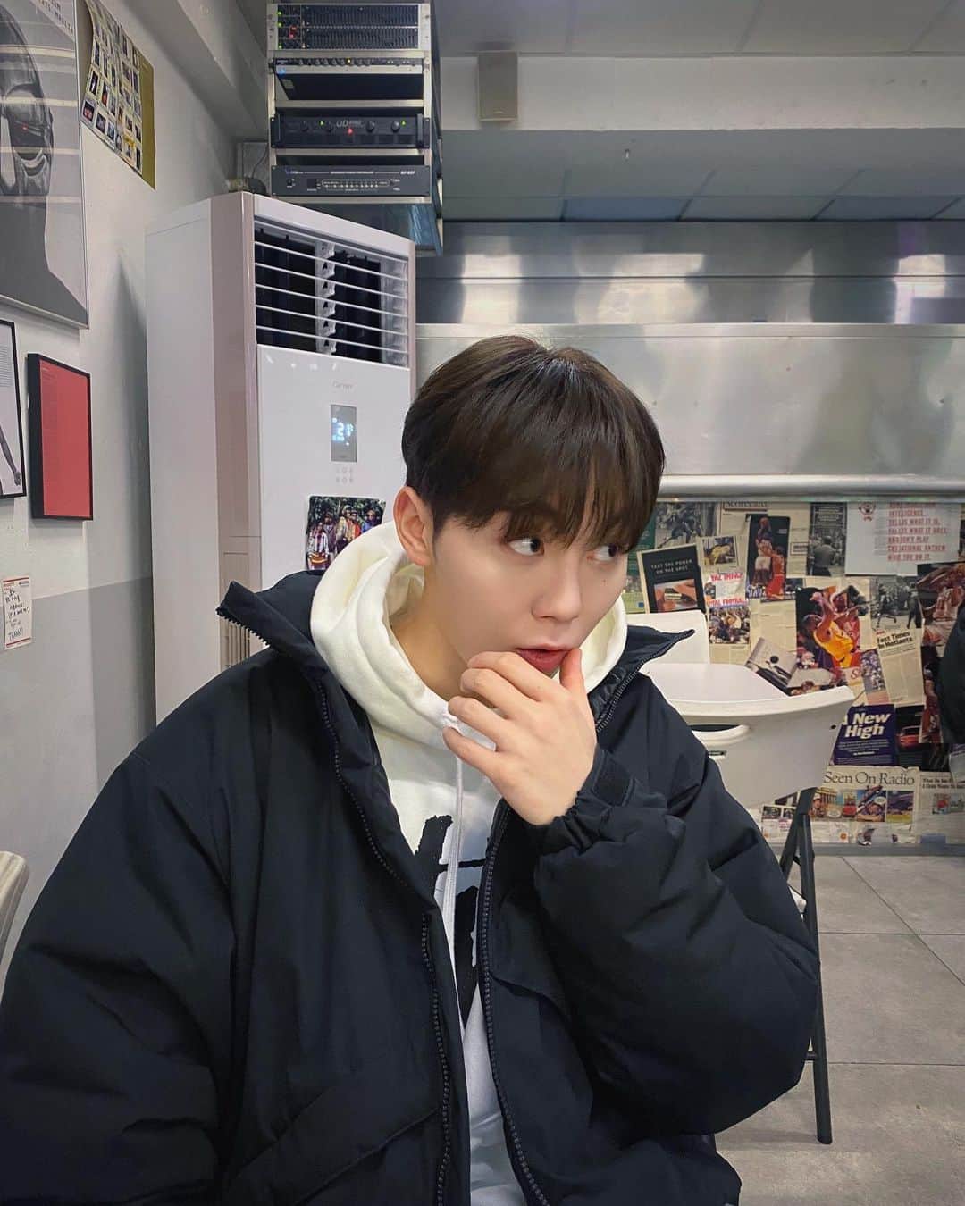 スングァンのインスタグラム：「파이팅도 식후경🍔」